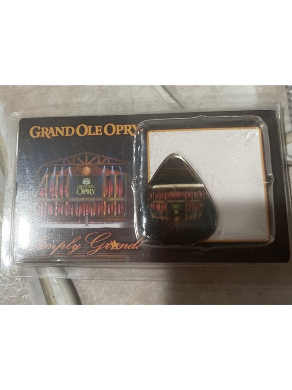 GRAND OLE OPRY SOUVENIR GUITAR PIC•SIMPLY GRAND•NIP